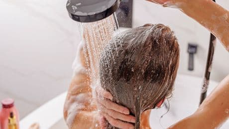 Körperhygiene: Sollte man eher morgens oder abends duschen?