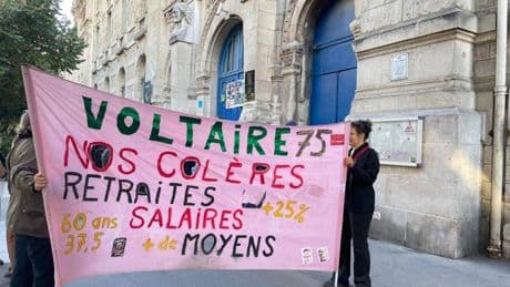 Une centaine de lycées perturbés, 27 bloqués, selon le ministère de l’Éducation