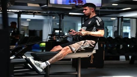 Beşiktaş günün ikinci idmanını salonda yaptı!