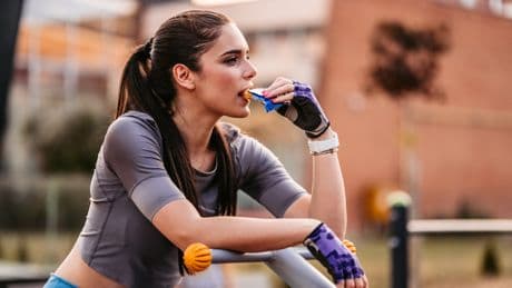Energie-Wunder im Training: So setzen Sie Gels, Riegel und Shakes richtig ein