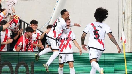 Los que entran, por los que salen: adiós en la defensa del Rayo