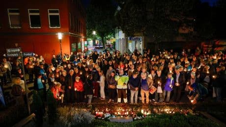 Solingen gedenkt Opfer: Ein Jahr nach Anschlag: "Lassen uns Freude nicht nehmen"