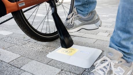 Neuer E-Bike-Ständer lädt Akku auf: Er funktioniert mit fast jedem Hersteller