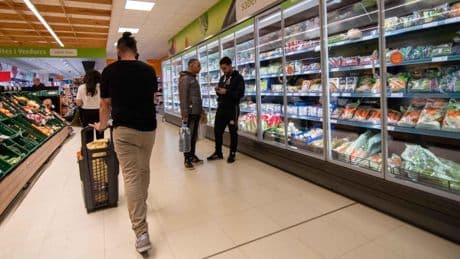 El gasto medio en alimentación y bebidas vuelve a niveles prepandemia con 1.609€ pero comprando menos cantidades