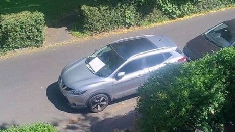 Driver called out over poor parking as angry note left on windscreen