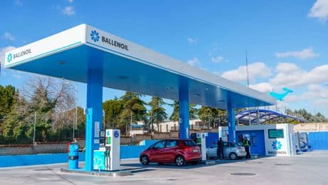 Cómo detectar si una gasolinera está mezclando combustible con agua tras el caso de Valencia
