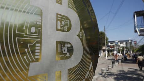 Donald Trump se dispone a abrir el mercado estadounidense de los fondos de pensiones a las criptomonedas