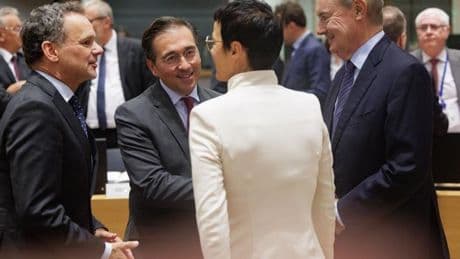 Sánchez se enfrenta a la hora de la verdad sobre el catalán en la UE tras convertirlo en prioridad de su diplomacia