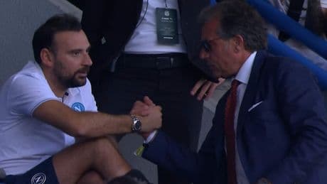 Giuntoli e Manna, baci e abbracci al Mapei: l'incontro scatena i tifosi Juve, social impazziti