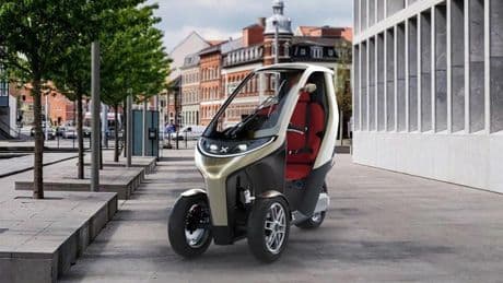 El vehículo eléctrico que llega para revolucionar la movilidad urbana: ágil como una moto pero más seguro, ya se puede comprar en España por unos 13.000 euros