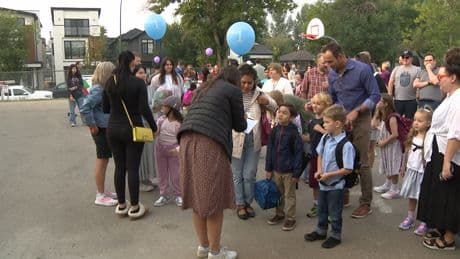 Tumultuous start to Alberta school year with possible teachers strike, confusion over school policies