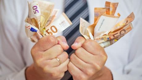 Gebühren-Wucher: Das darf die Bank nicht von Ihnen verlangen