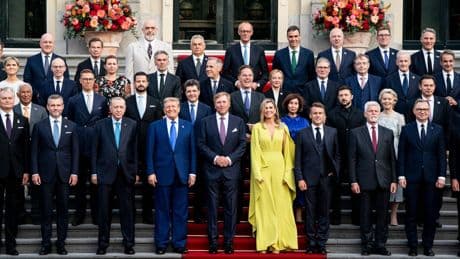 Vertice Nato: alla cena reale lungo colloquio tra Meloni e Trump