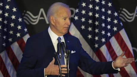 États-Unis: une tournée de Joe Biden dans les médias embarrasse les démocrates