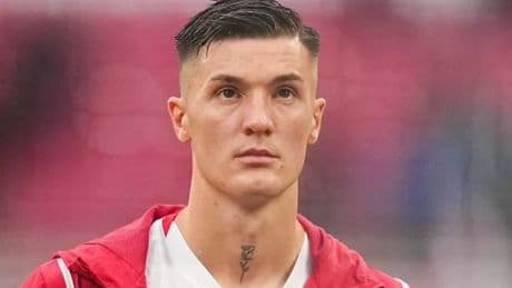 Benjamin Sesko holds transfer talks as Man Utd and Newcastle wait for answer