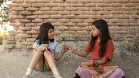 Crítica de 'La niña de la cabra' (2025): Los cuentos de la abuela