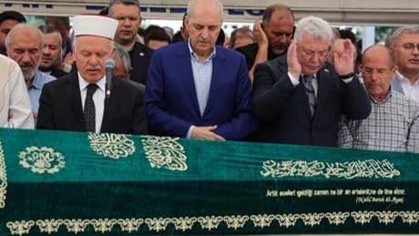 Meclis Başkanı Kurtulmuş, emekli Öğretim Üyesi Prof. Dr. Halis Ayhan'ın cenazesine katıldı