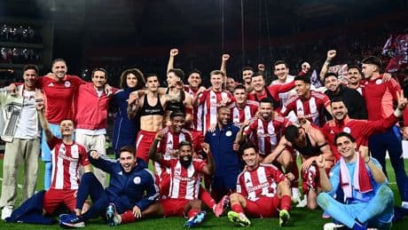 Milli futbolcu Yusuf Yazıcı, Olympiakos'taki 2. kupasını kazandı
