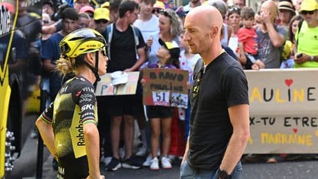 Visma-Lease a Bike-ploegleider Jos van Emden: ’Wat mij betreft schaffen ze die wielertruien af’