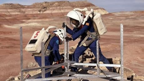 Las astronautas de Hypatia reivindican la copa menstrual en su misión al "campamento" de Marte
