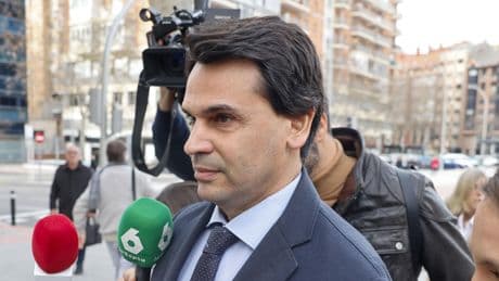 La Fiscalía da munición al Gobierno, PSOE y Más Madrid contra Ayuso: su novio &quot;está más cerca de Soto del Real&quot;