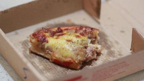 La 'bomba cerebral': un estudio advierte que basta cenar pizza una vez a la semana para alterar el flujo de sangre al cerebro
