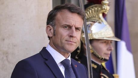 Francia expulsa a doce diplomáticos argelinos y llama a su embajador en Argel