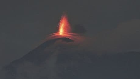 Cerca de 800 evacuados tras la erupción del volcán de Fuego en Guatemala
