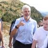 REPORTAGE. Vote de confiance au gouvernement Bayrou : au mont Mézenc, Laurent Wauquiez s'en remet aux militants LR