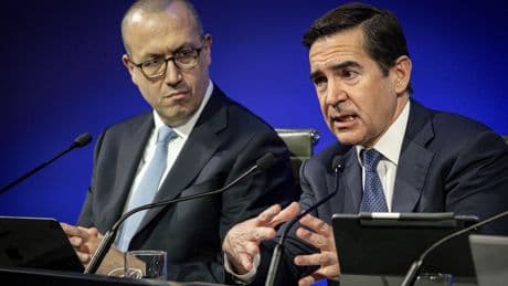 BBVA desafiará al 'top 10' de la banca europea por activos si suma Sabadell