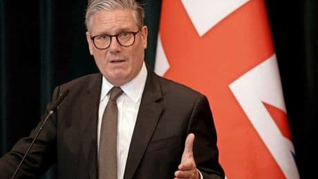 Pijnlijk moment: Britse premier Starmer loopt blauwtje in Albanië