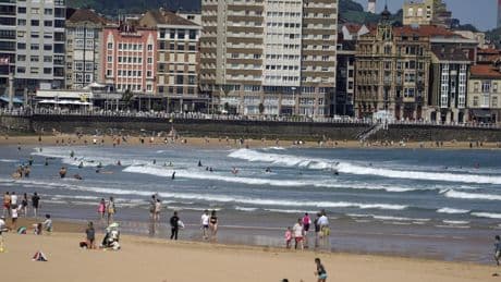 Sanidad activa por primera vez la alerta roja por calor en zonas de Asturias y Cantabria