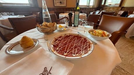 75 Jahre Carpaccio: Wie ein Maler zum Speisekarten-Klassiker wurde
