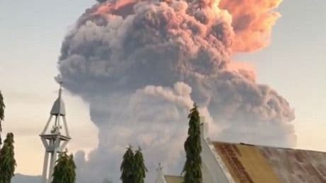 Indonesian volcano LIVE: Red alert as Mt Lewotobi erupts ash 32,000ft into air