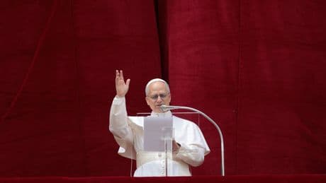 «Plus jamais la guerre !» : au balcon de la basilique Saint-Pierre, l’appel du pape Léon XIV