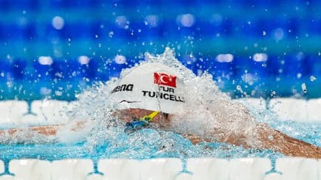 Milli yüzücü Kuzey Tunçelli, 1500 metre serbest stilde dünya 6'ncısı oldu