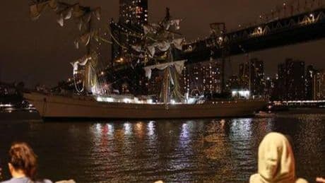 Meksika Donanmasına ait yelkenli gemi New York Brooklyn Köprüsü'ne çarptı: Ölü ve yaralılar var