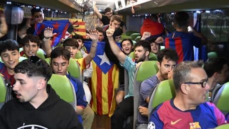 El Barça llena autocares rumbo a La Cartuja: “¡Queremos ganar en el campo!”