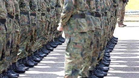 Bundeswehr: Zu den Waffen! Die Union lässt bei der Wehrpflicht nicht locker