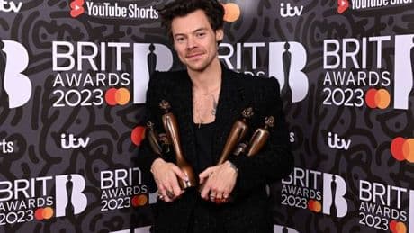 Harry Styles 'breaks character' with Zoe Kravitz as he's in 'happiest place'