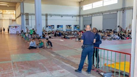 Entsetzliche Zustände auf Kreta - Flüchtlinge auf Ferien-Insel eingesperrt