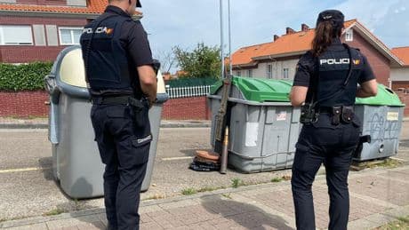 Un proyectil falso abandonado frente a un colegio de Santander moviliza a la Policía Nacional y a los Tédax