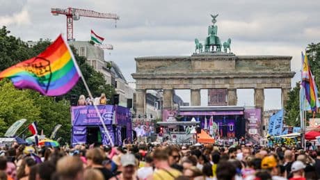 Hunderttausende feiern friedlich – Antisemitische Rufe bei paralleler Demo