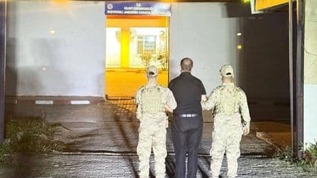 Pazarcıyı boğazını keserek öldüren şüpheli, sınır kapısında yakalandı