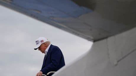 Los analistas aconsejan extremar la cautela ante las idas y vueltas de Trump en materia comercial