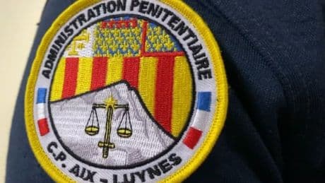 Prisons attaquées: un surveillant de Luynes, dont la voiture a brûlé, porte plainte pour "menaces de mort"