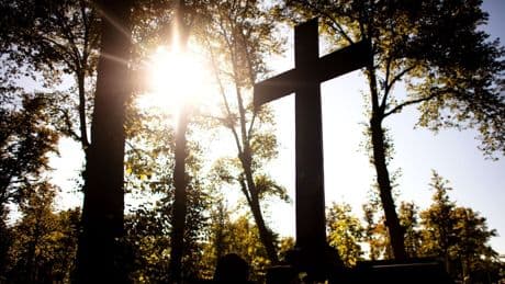 Ungewöhnlicher Tatort: Prozess um Mord auf Friedhof beginnt