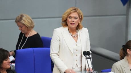 Klöckner bemängelt "schwach" besetzte Regierungsbank - das fordert sie von Merz