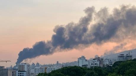 Bombe sulla tv iraniana, Netanyahu vuole uccidere Khamenei: “Se muore finirà la guerra”
