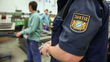 Lohnerhöhung hinter Gittern: Arbeitende Häftlinge verdienen ab Juli 3,37 Euro pro Stunde